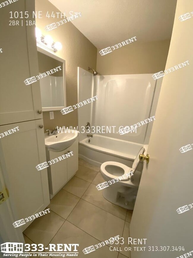 Photo - 1015 NE 44th St