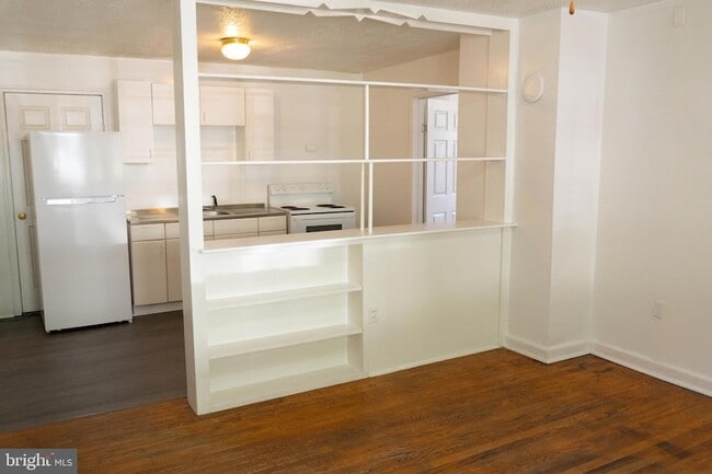 Building Photo - 292 N Washington St Unit 103 Rental