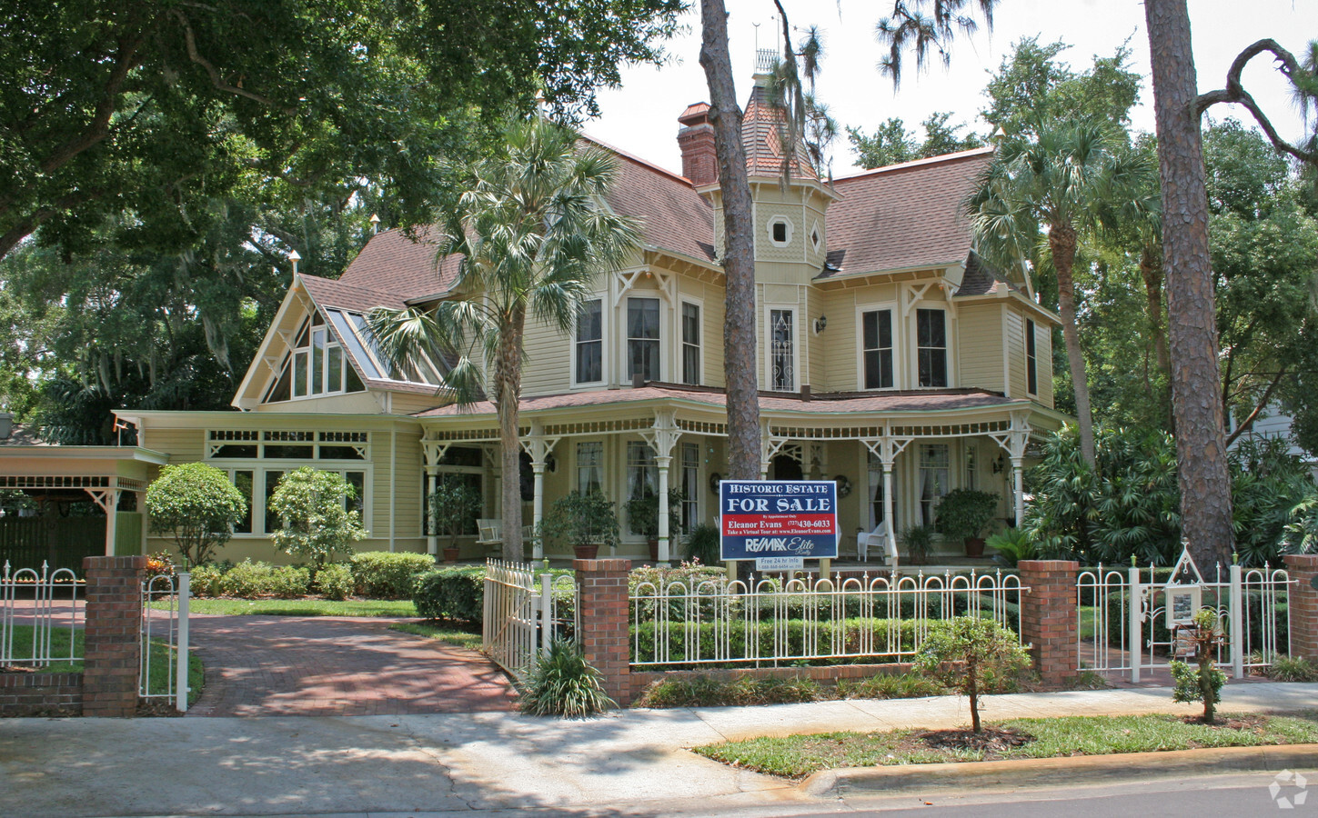 Photo - 105 S Spring Blvd Apartments