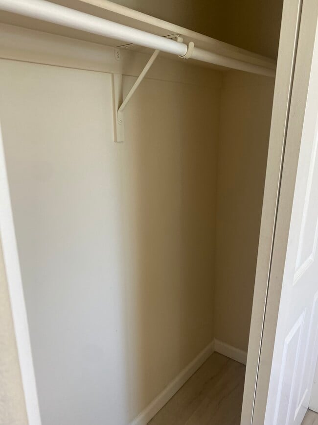 Photo - 185 Esfahan Dr