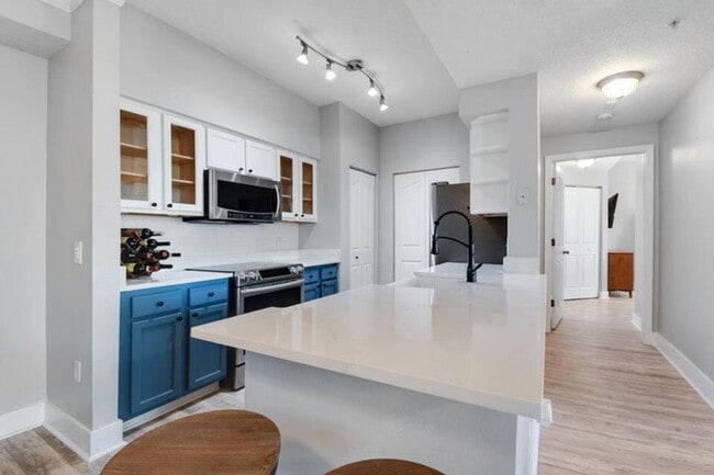 Building Photo - 7302 Myrtlewood Cir W