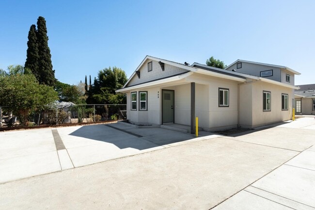 Photo - 811- 909 S Spruce Street