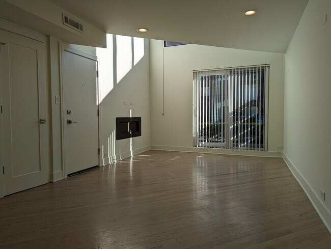 Photo - 939 W Grace St