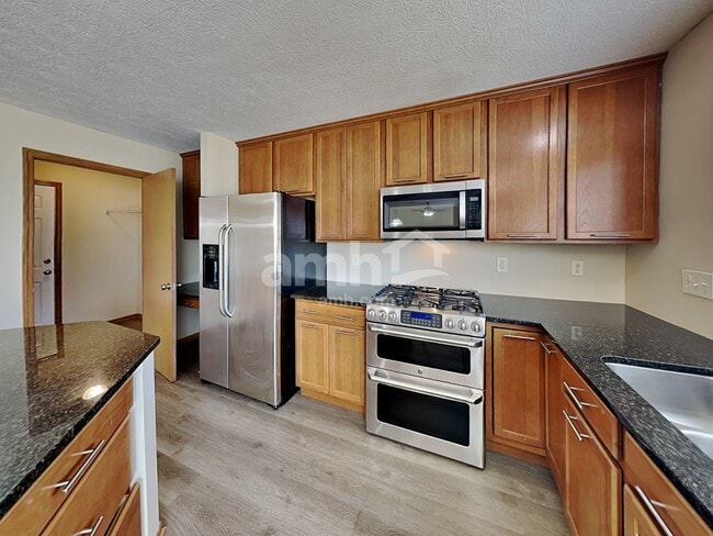 Photo - 180 Shaleridge Dr