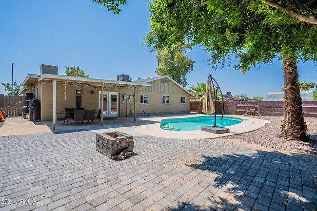 Photo - 4 bedroom home with private pool & solar