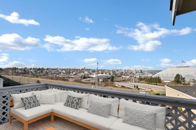 Photo - Harborview East