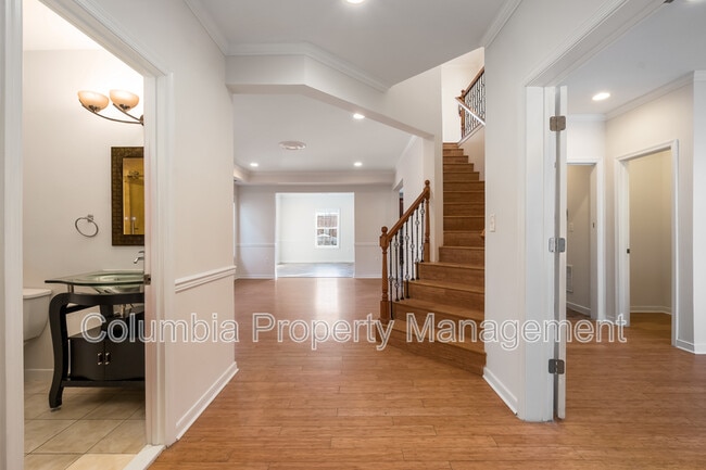 Photo - 2421 Franklin St NE