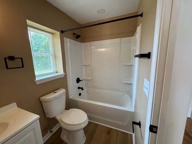 Photo - 5026 Young Rd