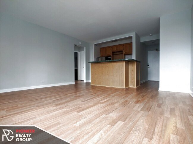 Photo - 433 W Wellington Ave