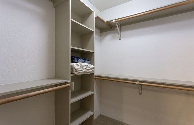 Azul Lakeshore apartments — community photo