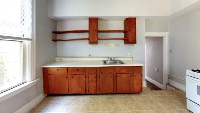 Photo - 2222 Flora St