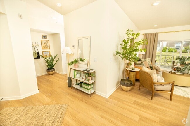 Building Photo - Beautiful 3 bed 3.5 bath Condo Unit 204