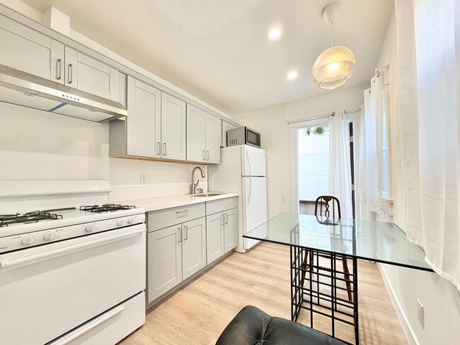 Photo - 2816 Arizona Ave Unit 3