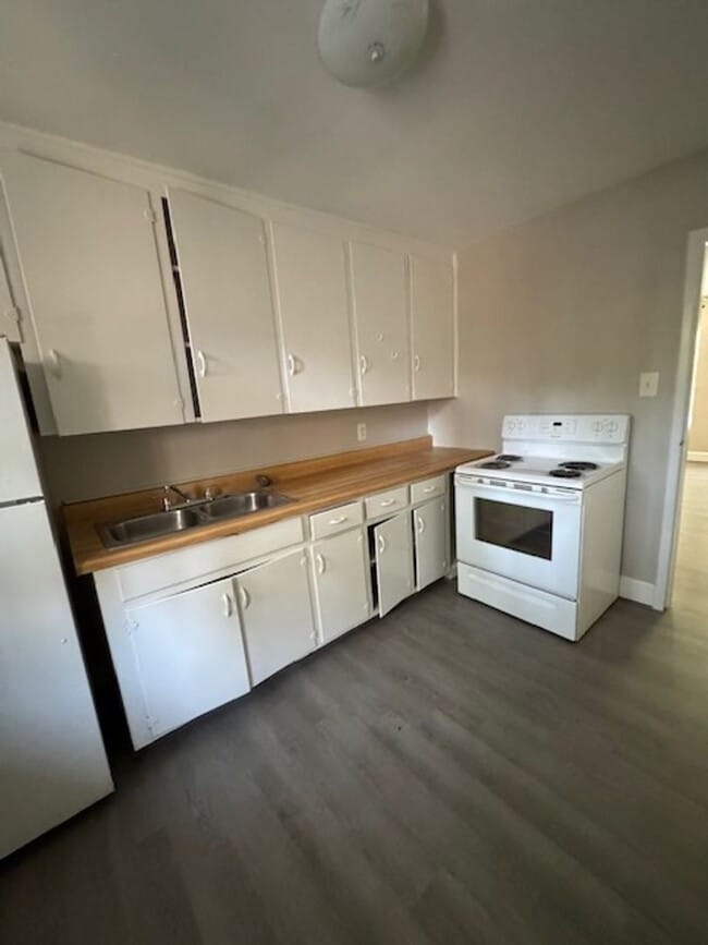 Photo - 714 Pou St