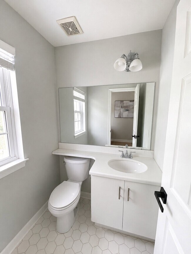 Photo - 105 Treymore Ct