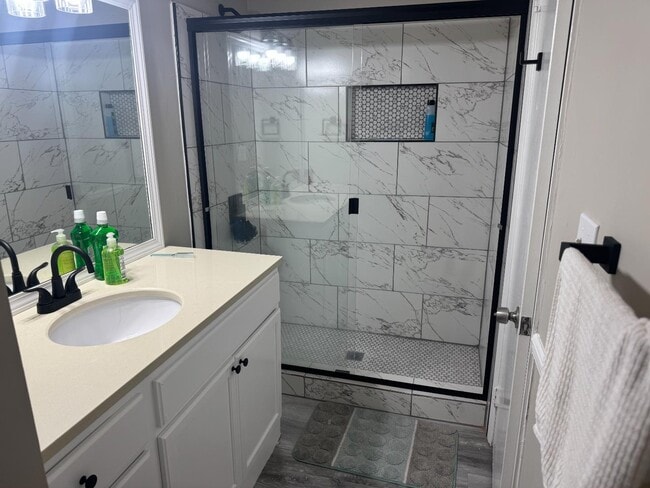 Photo - 406 Skyview Dr