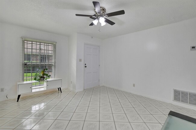Photo - 9436 Neuens Rd Unit 9436