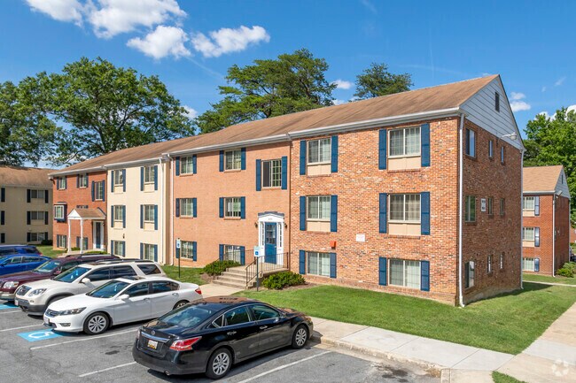 Deerfield Run &amp; Village Square North Apart&hellip; Apartments