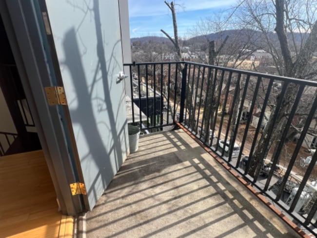 Photo - 333 2nd St SE