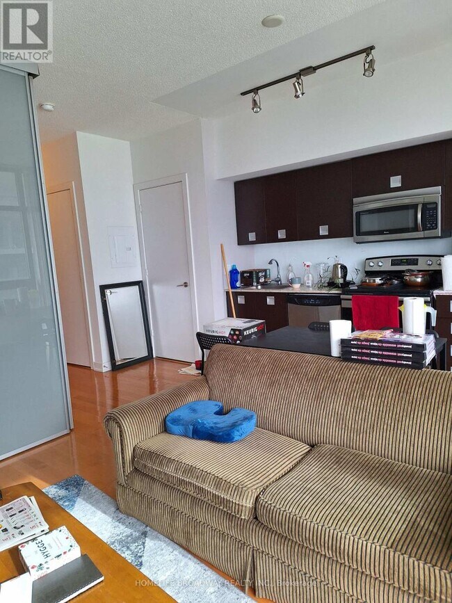 Photo - 33 Charles St E Unit 1402