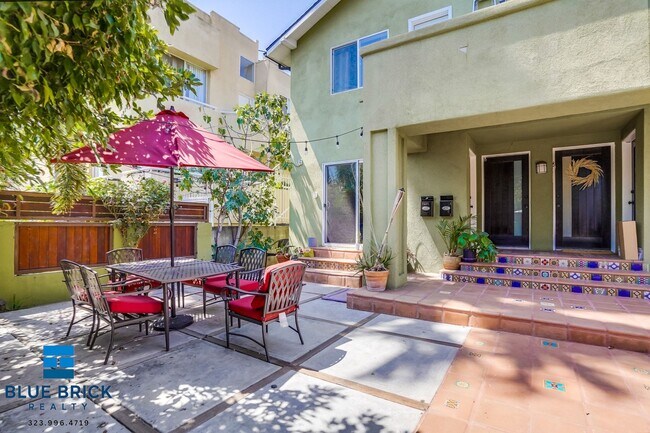 1223 N Bronson Ave