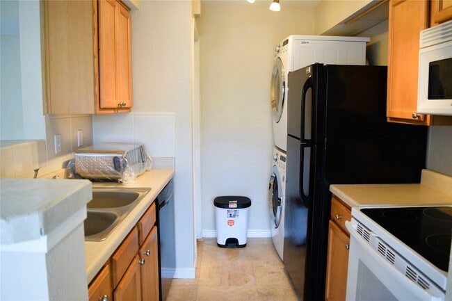 Photo - 4011 NASA Road 1 Unidad 406