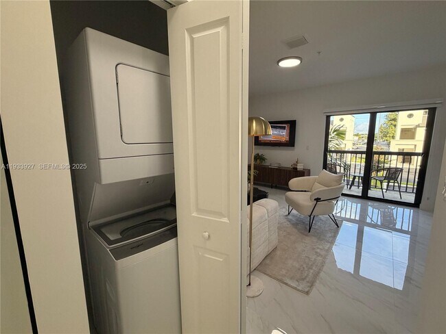 Photo - 2308 E 4th Ave Unidad 206