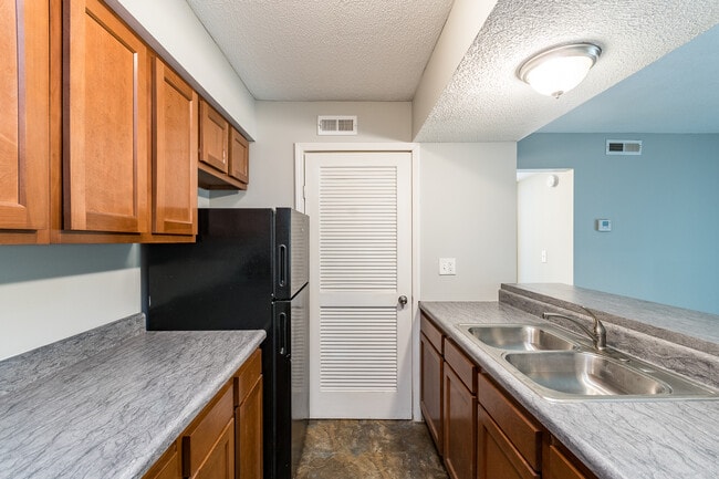 Photo - Emberwood Apartments