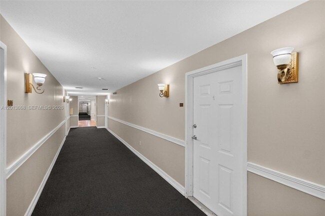 Photo - 5271 SW 8th St Unidad 305