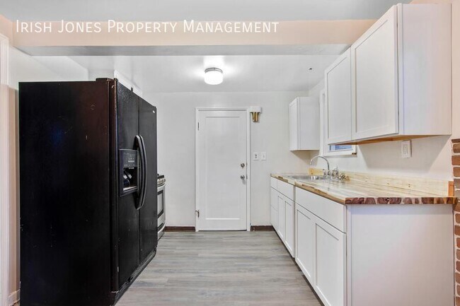 Photo - 15 Arbour Ln Unit Apt. 2 - Right