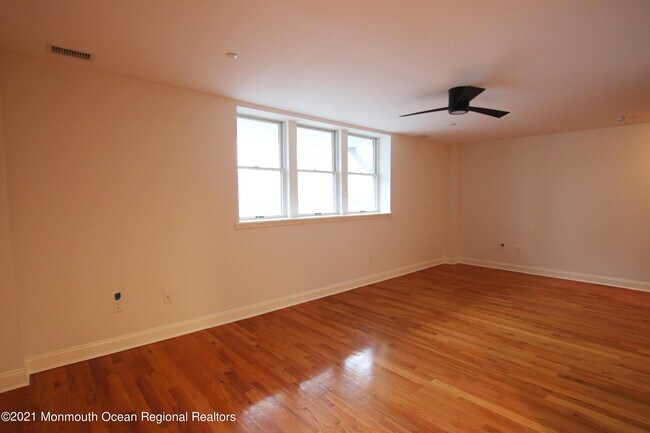 Photo - 1003 Bond St Unit 2