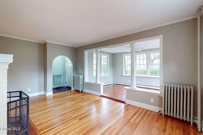 24 W Erie St