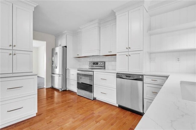 Photo - 305 Broadstone Dr