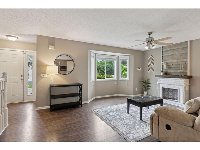 Photo - 211 Alva St