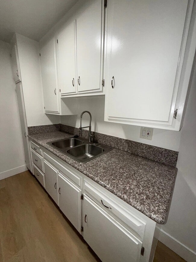 Photo - 10776 Rose Ave Unit 17