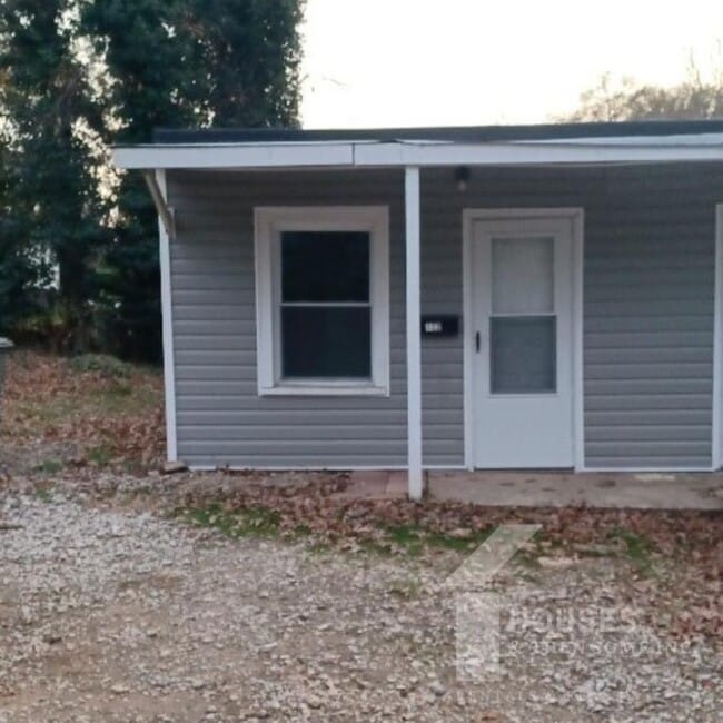 Building Photo - 122 Owens St