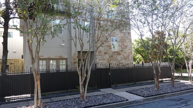 Photo - 2101 Elmen St