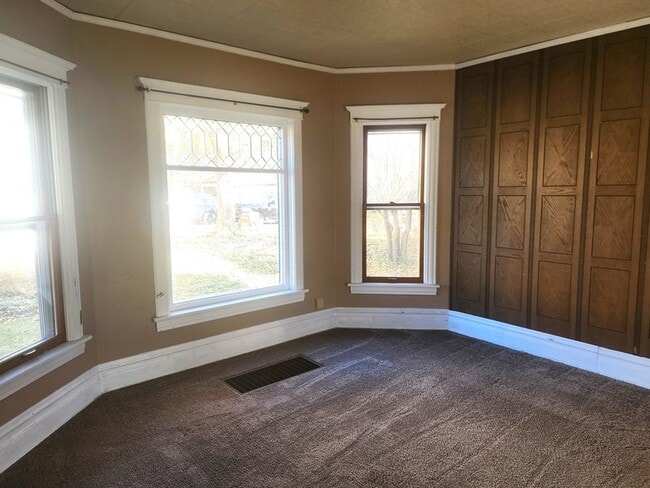 Photo - 17 S McHenry Ave