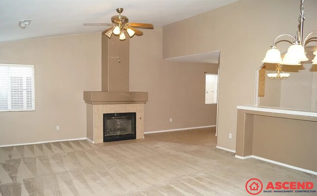 Photo - Spacious 4 Bedroom / 2 Bath Home – Fully Equipped Kitchen | Bakersfield, CA 93312