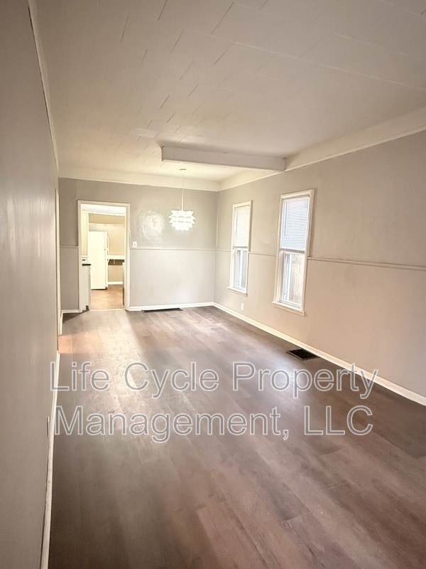 Photo - 244 Matilda St NE