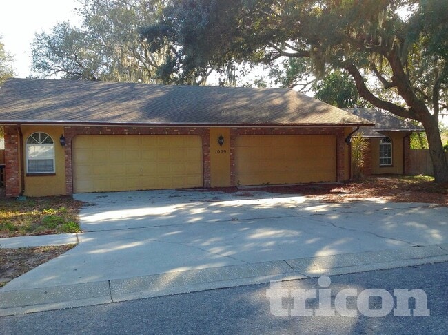 Building Photo - 1009 Jamaica Way