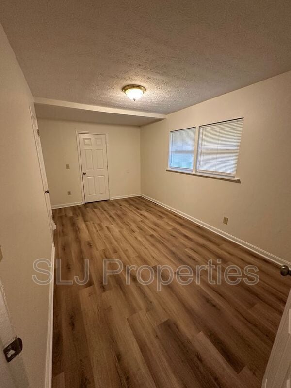 Photo - 9337 Donerail Way