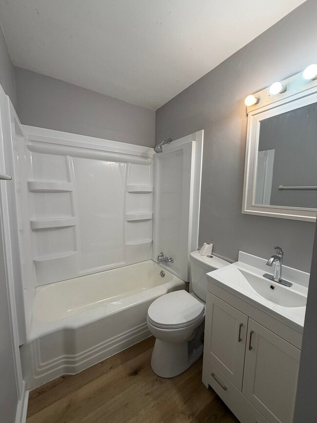 Photo - 2758 Bellevue Ave