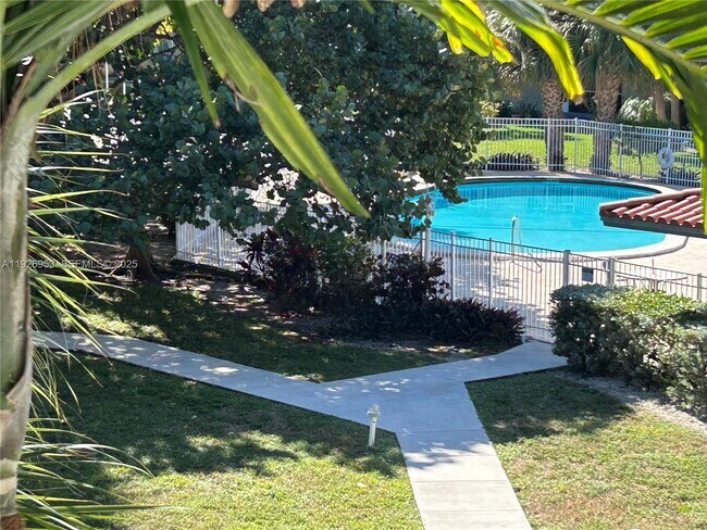 Building Photo - 250 Layne Blvd Unit 312