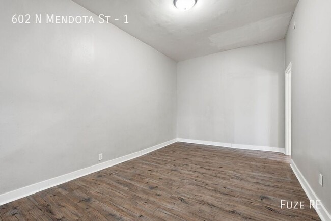 Photo - 602 N Mendota St Unidad 1