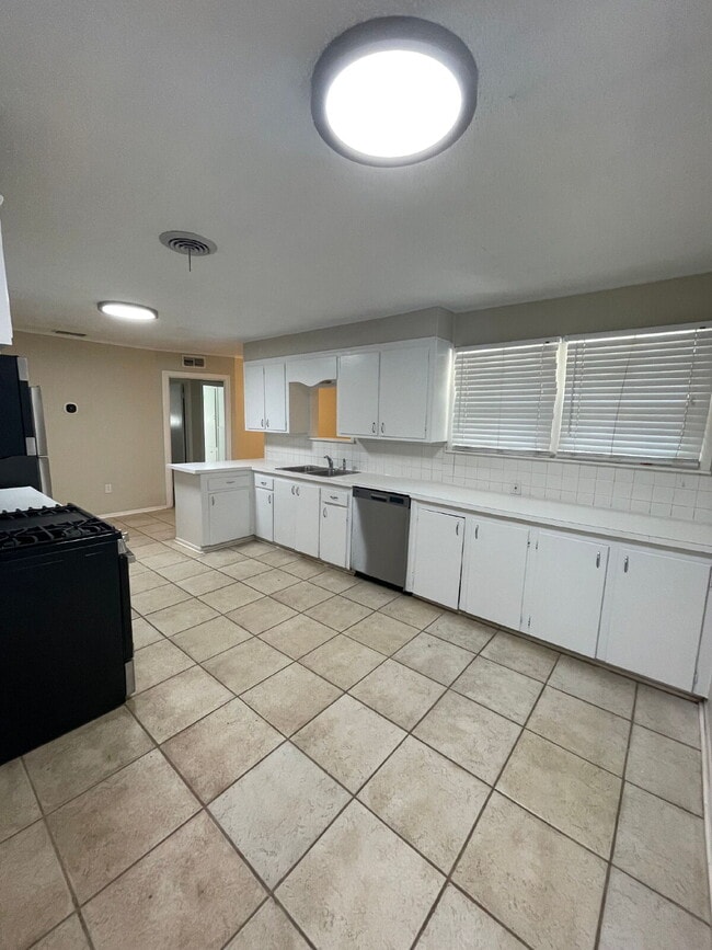 Photo - Stunning 3-Bed, 2-Bath Retreat in Lubbock – Spacious 1558 Sq Ft Home!