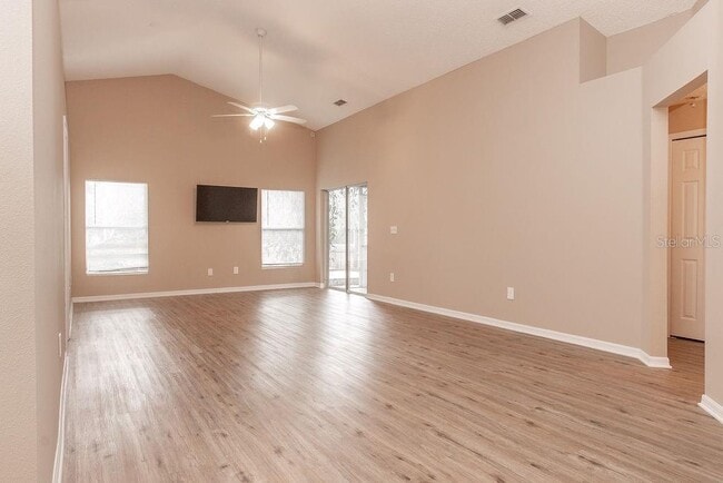 Photo - 565 Blue Water Ave