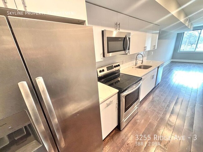 Building Photo - 3255 Ridge Ave Unit 3