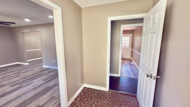 Photo - 2563 Hacks Cross Rd