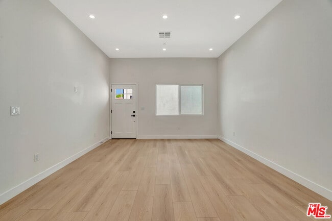 Photo - 11108 Norris Ave